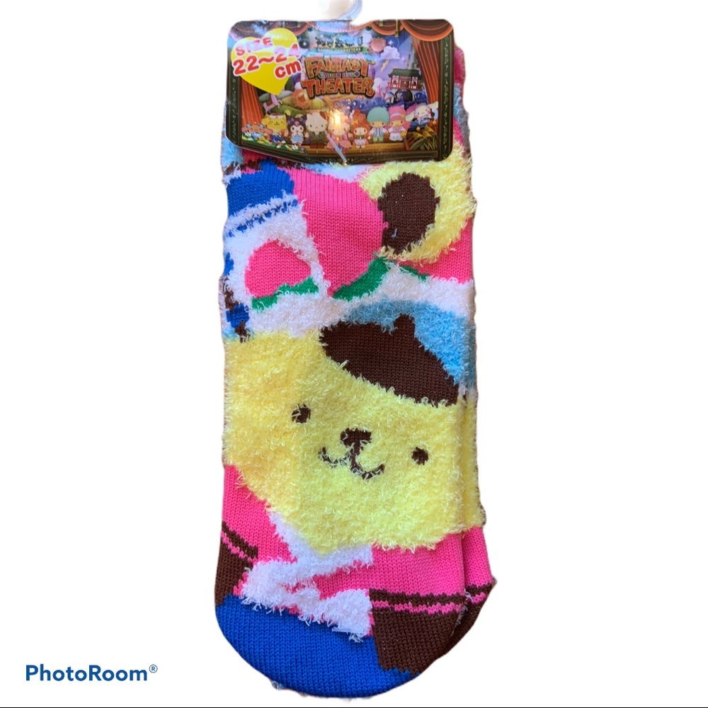 NWT Sanrio Pompompurin fuzzy 22-24cm socks